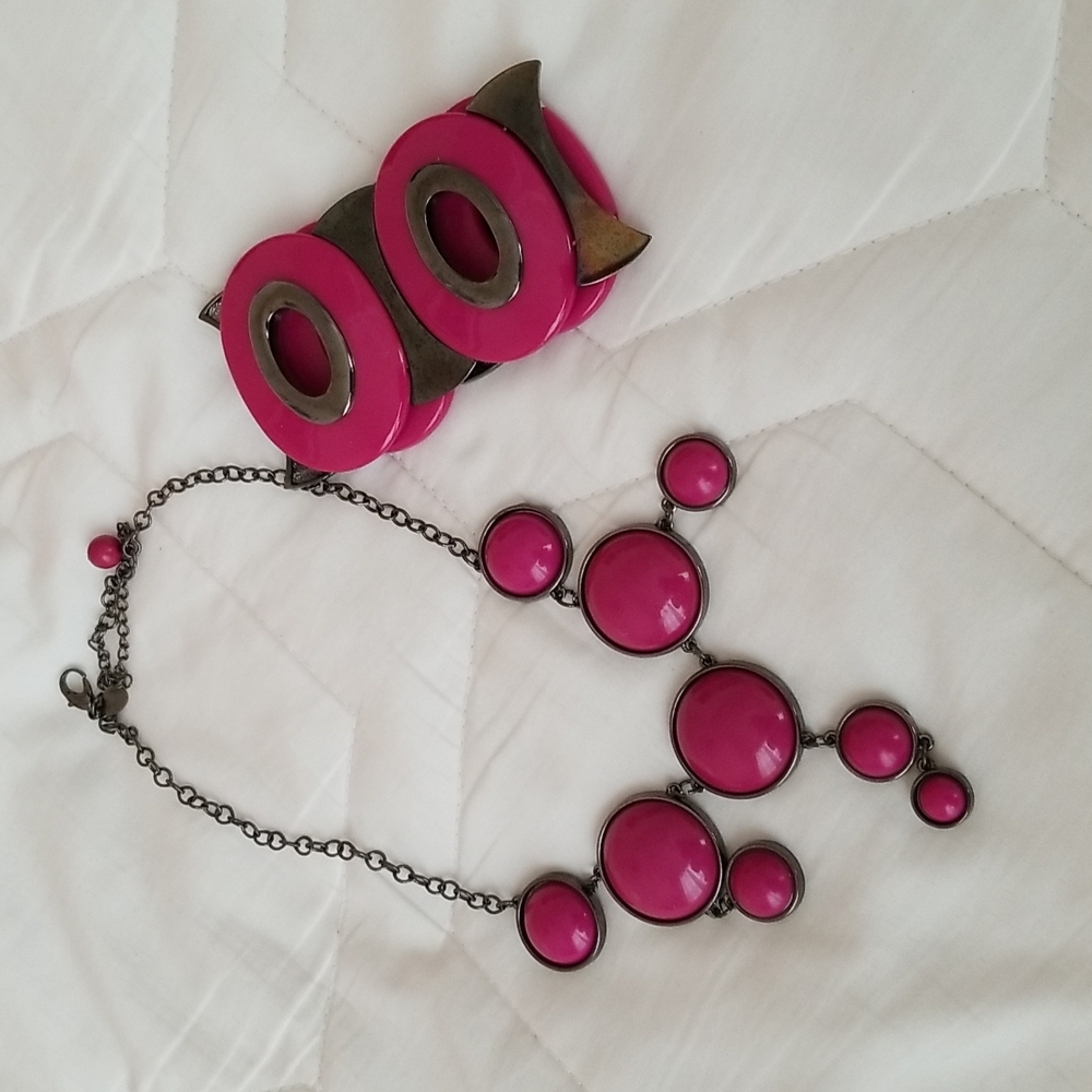 Bracelet and necklace set
